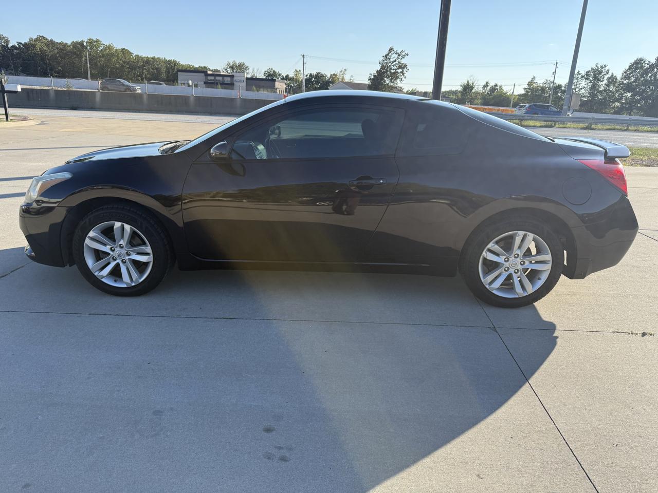 Nissan Altima 2.5 S 6M/T Coupe 2011