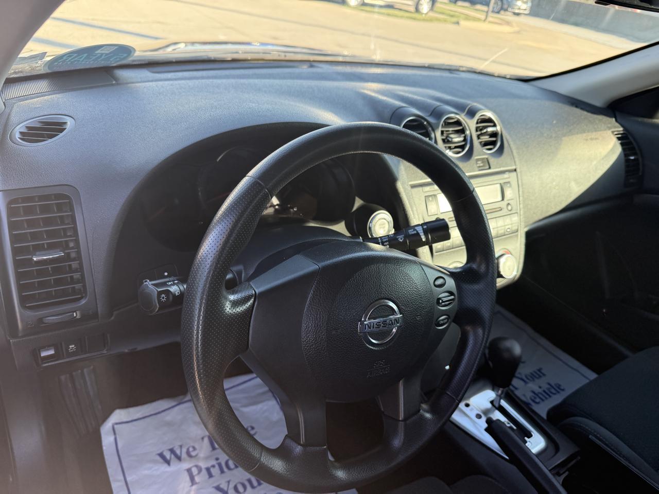 Nissan Altima 2.5 S 6M/T Coupe 2011