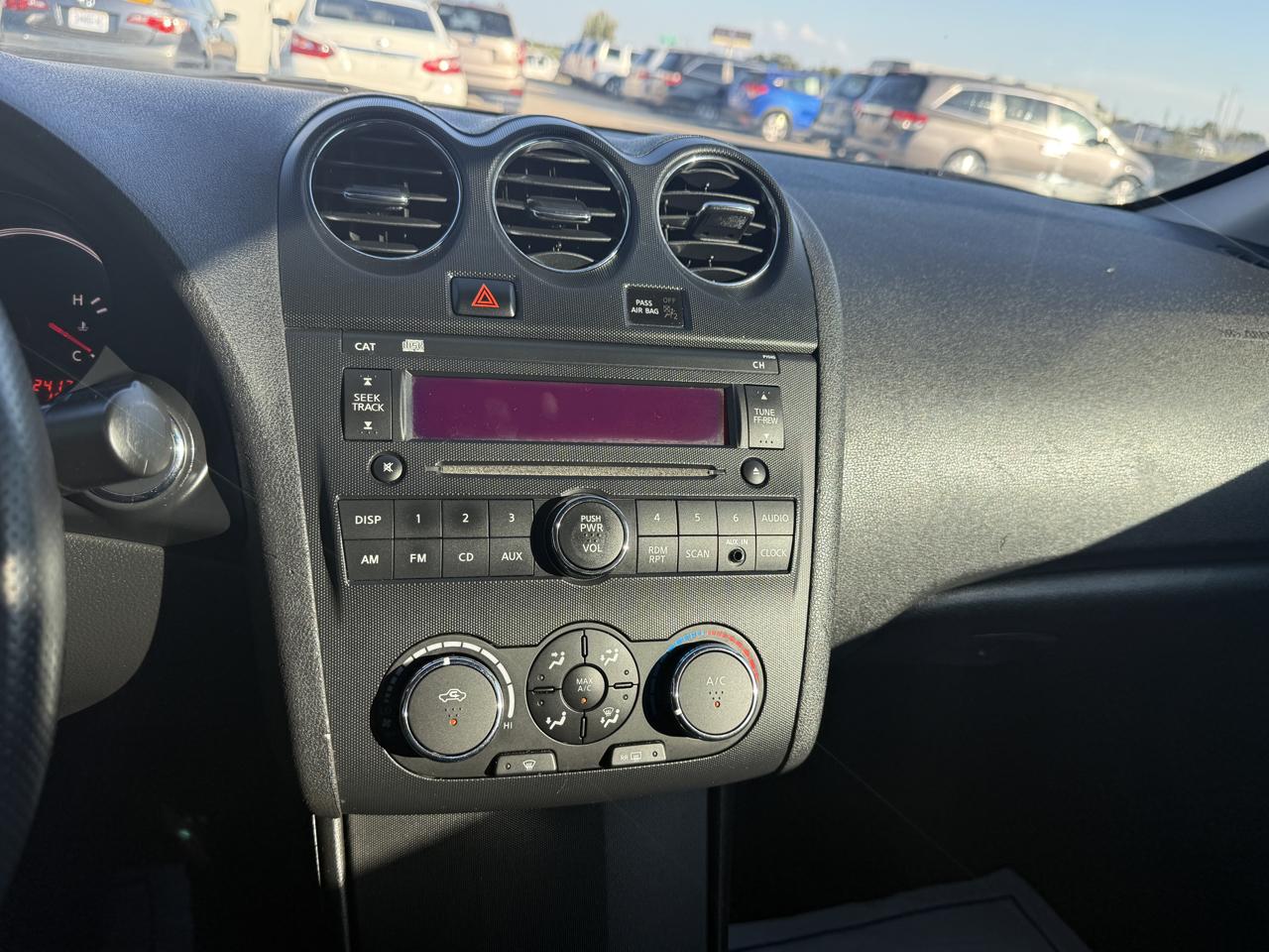 Nissan Altima 2.5 S 6M/T Coupe 2011