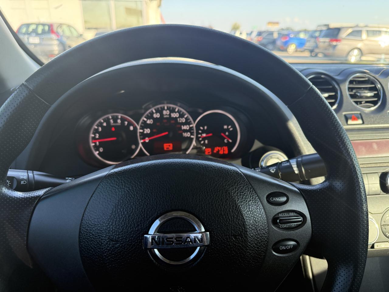 Nissan Altima 2.5 S 6M/T Coupe 2011