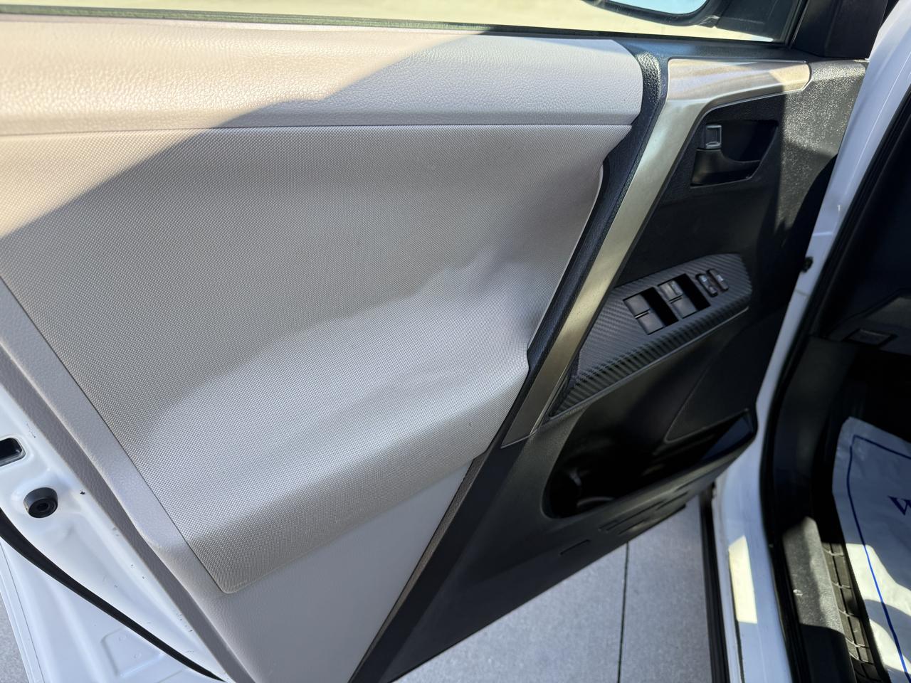 Toyota RAV4 XLE FWD 2013