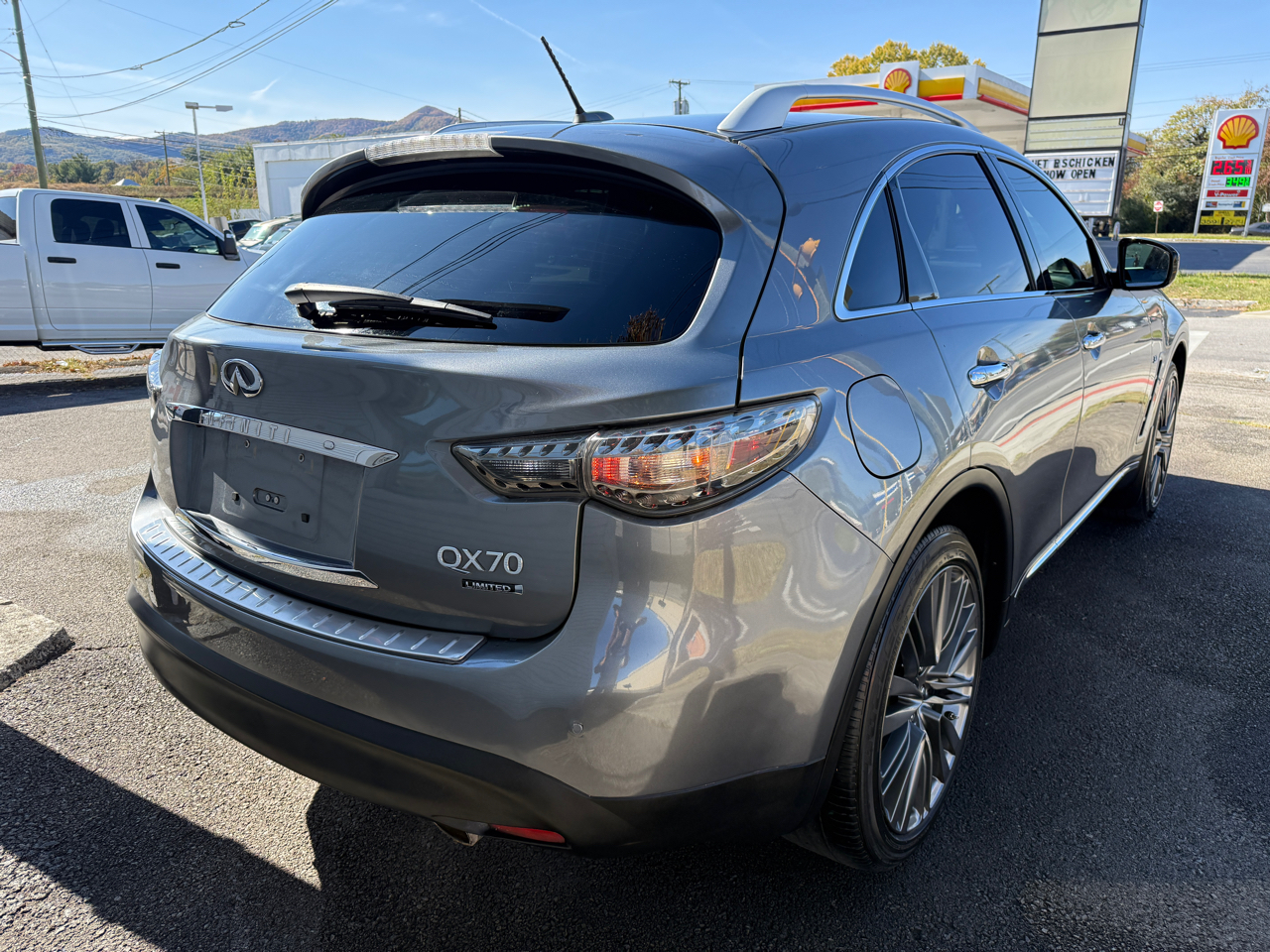 Infiniti QX70 4D SUV AWD V6 2017 Infiniti QX70 4D SUV AWD V6 2017