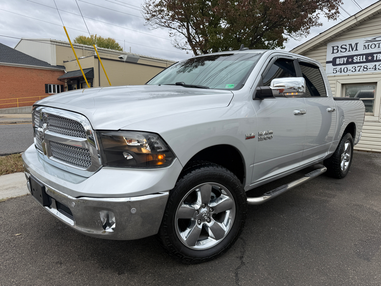 RAM 1500 SLT Crew Cab SWB 4WD 2016 RAM 1500 SLT Crew Cab SWB 4WD 2016