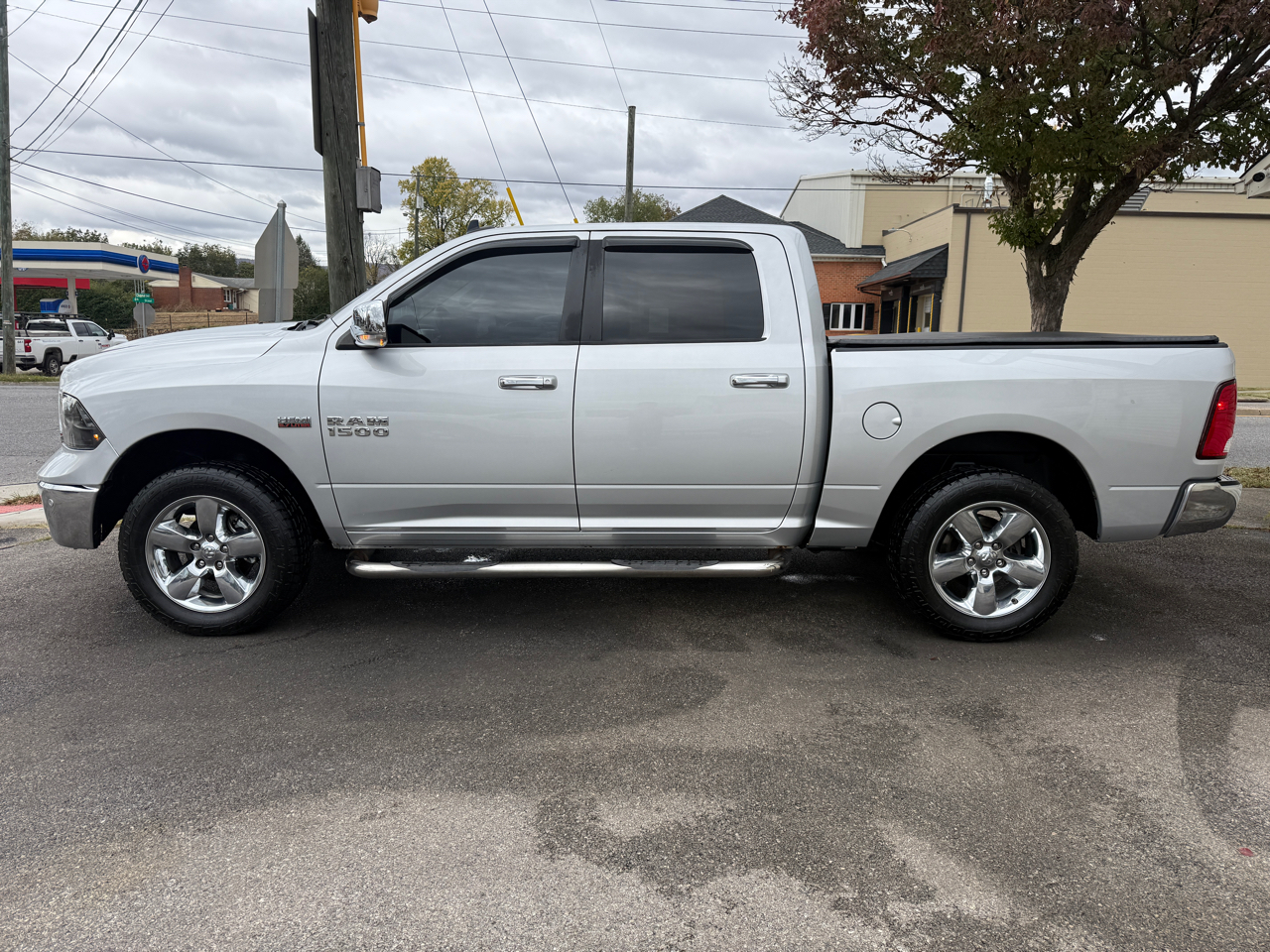 RAM 1500 SLT Crew Cab SWB 4WD 2016 RAM 1500 SLT Crew Cab SWB 4WD 2016