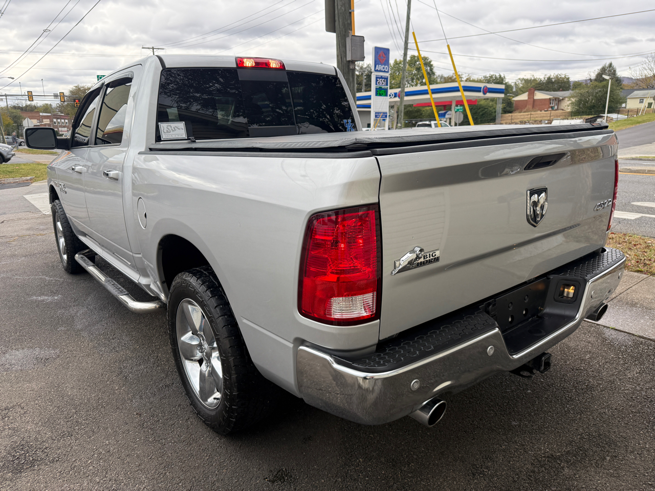 RAM 1500 SLT Crew Cab SWB 4WD 2016 RAM 1500 SLT Crew Cab SWB 4WD 2016