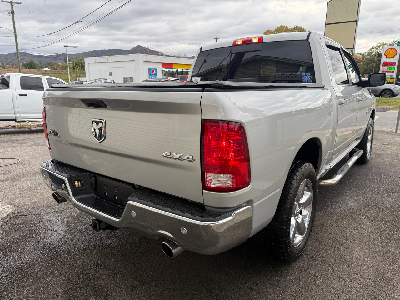RAM 1500 SLT Crew Cab SWB 4WD 2016 RAM 1500 SLT Crew Cab SWB 4WD 2016