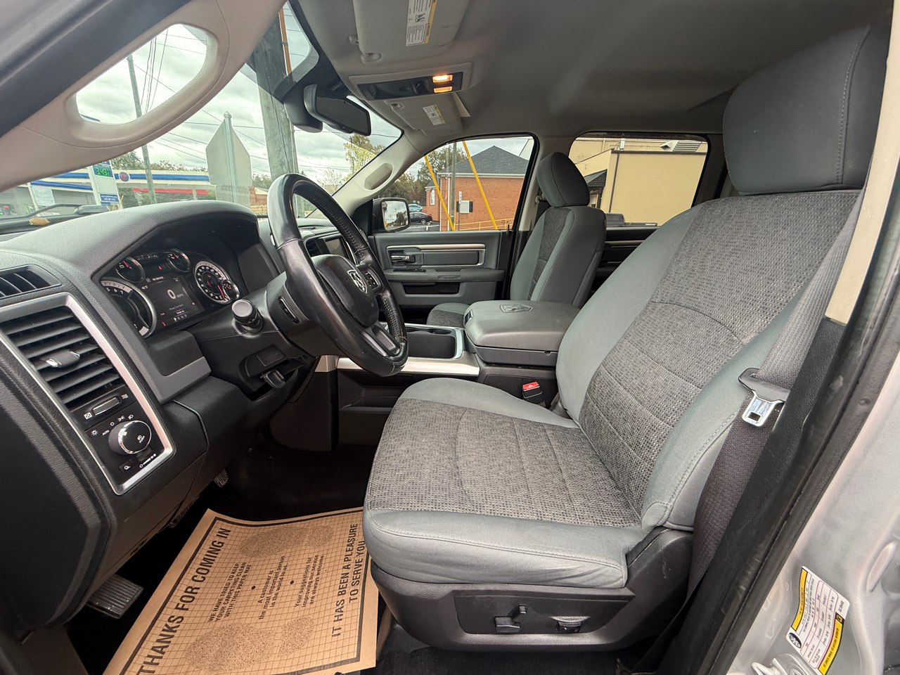 RAM 1500 SLT Crew Cab SWB 4WD 2016 RAM 1500 SLT Crew Cab SWB 4WD 2016