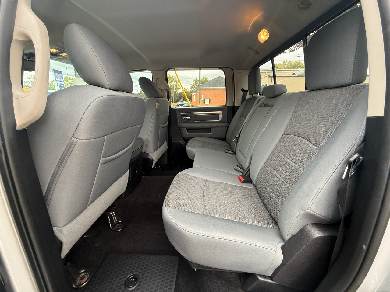 RAM 1500 SLT Crew Cab SWB 4WD 2016 RAM 1500 SLT Crew Cab SWB 4WD 2016