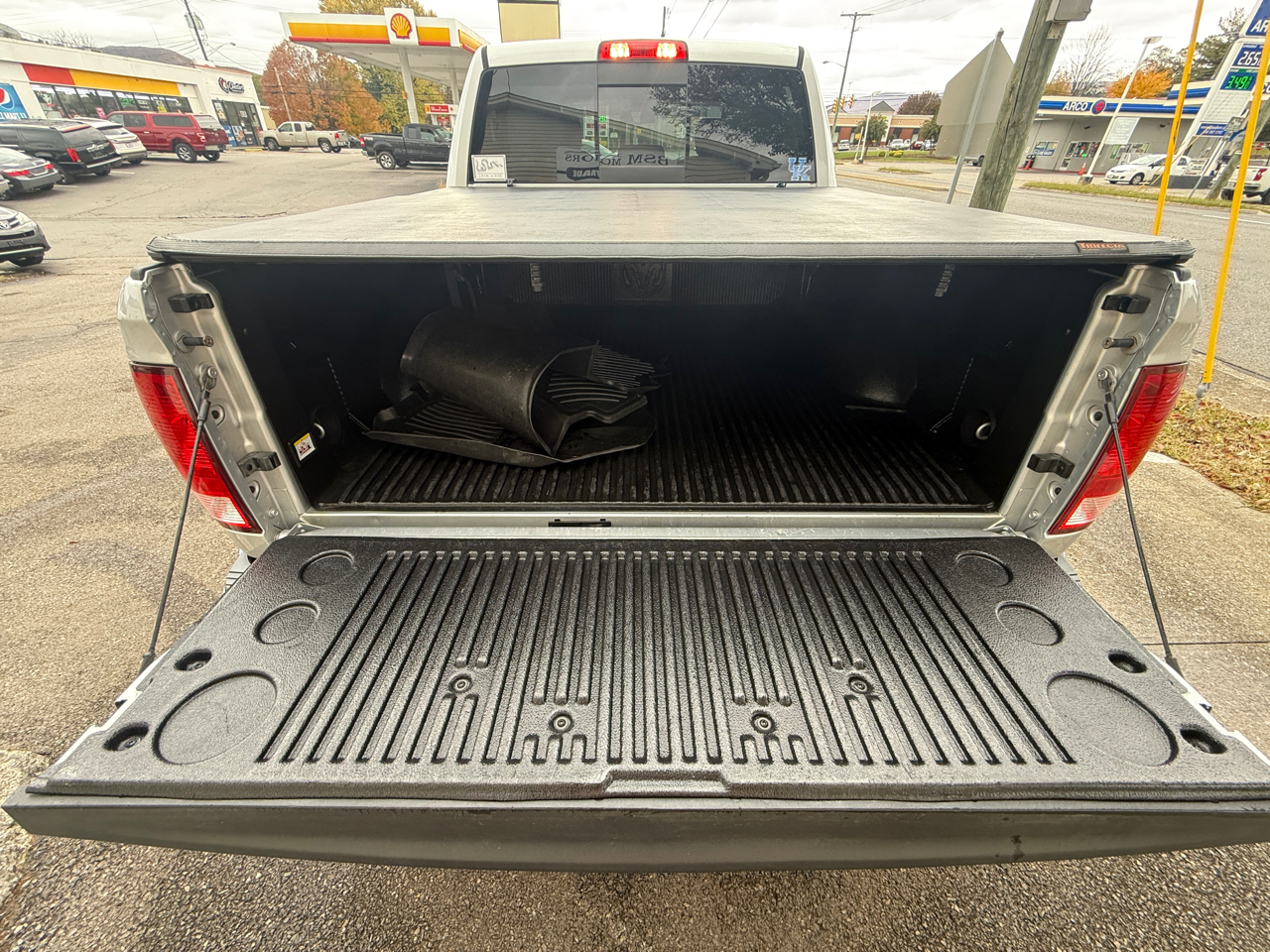 RAM 1500 SLT Crew Cab SWB 4WD 2016 RAM 1500 SLT Crew Cab SWB 4WD 2016