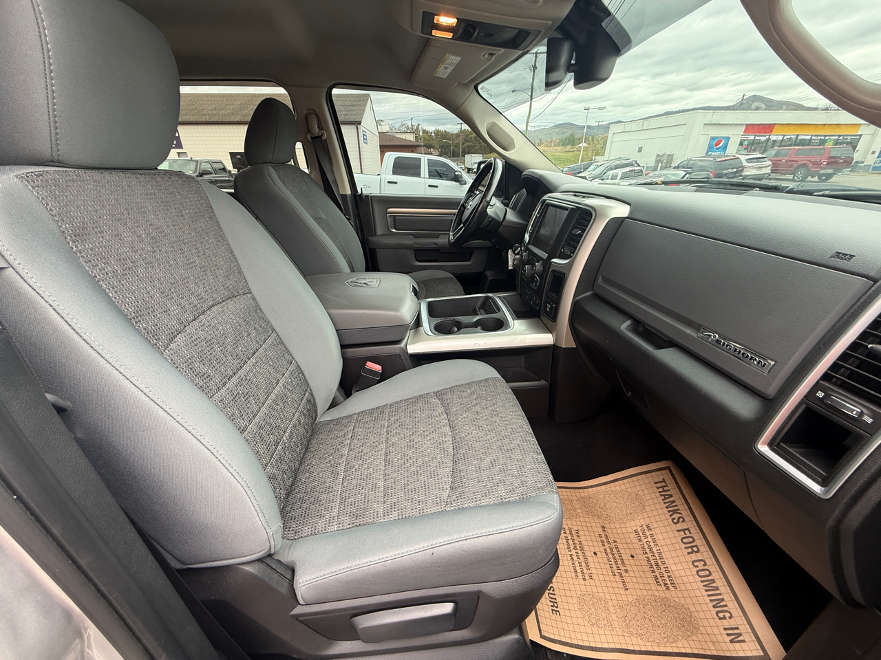 RAM 1500 SLT Crew Cab SWB 4WD 2016 RAM 1500 SLT Crew Cab SWB 4WD 2016