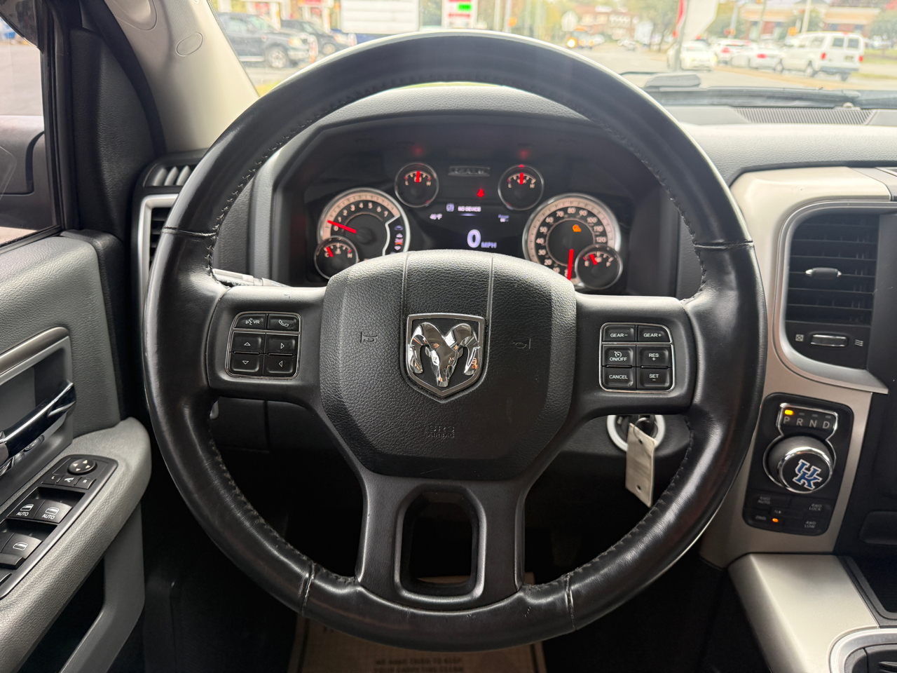 RAM 1500 SLT Crew Cab SWB 4WD 2016 RAM 1500 SLT Crew Cab SWB 4WD 2016