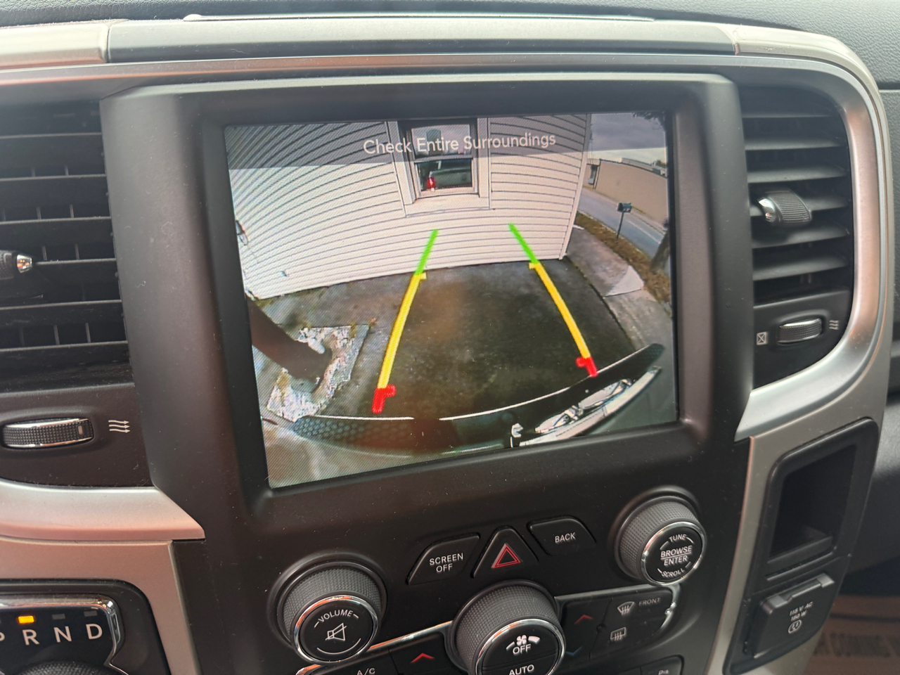 RAM 1500 SLT Crew Cab SWB 4WD 2016 RAM 1500 SLT Crew Cab SWB 4WD 2016