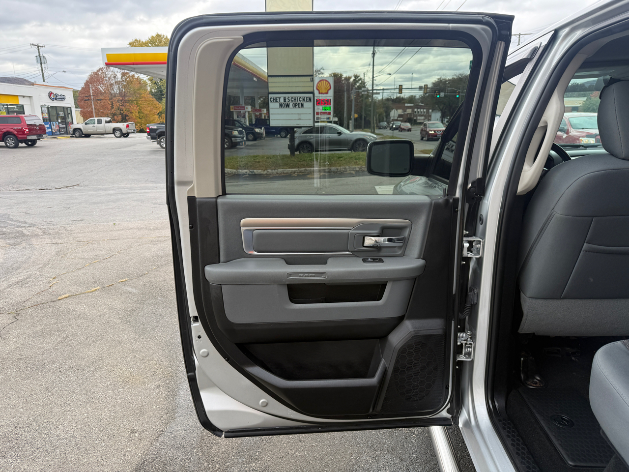 RAM 1500 SLT Crew Cab SWB 4WD 2016 RAM 1500 SLT Crew Cab SWB 4WD 2016