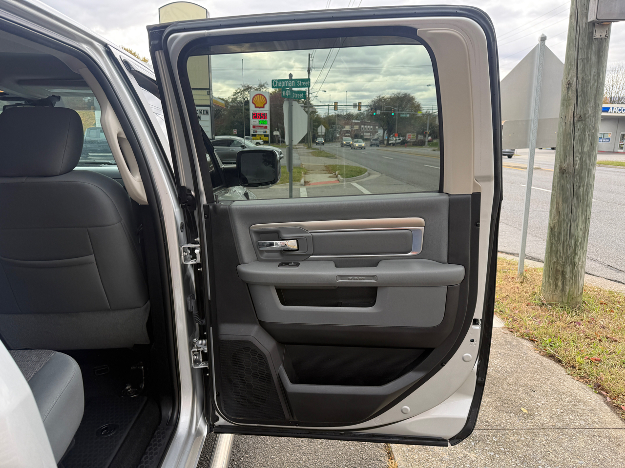 RAM 1500 SLT Crew Cab SWB 4WD 2016 RAM 1500 SLT Crew Cab SWB 4WD 2016