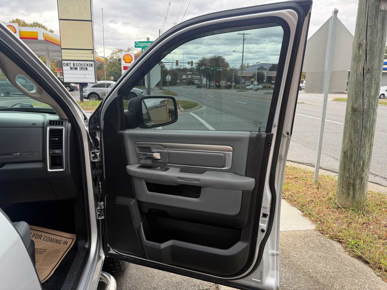 RAM 1500 SLT Crew Cab SWB 4WD 2016 RAM 1500 SLT Crew Cab SWB 4WD 2016