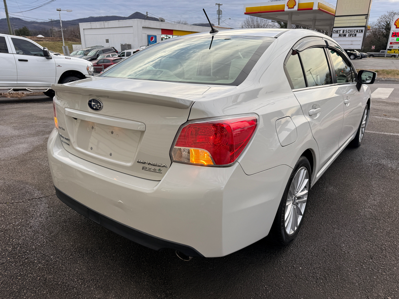 Subaru Impreza 2.0i Premium PZEV 4-Door 2016