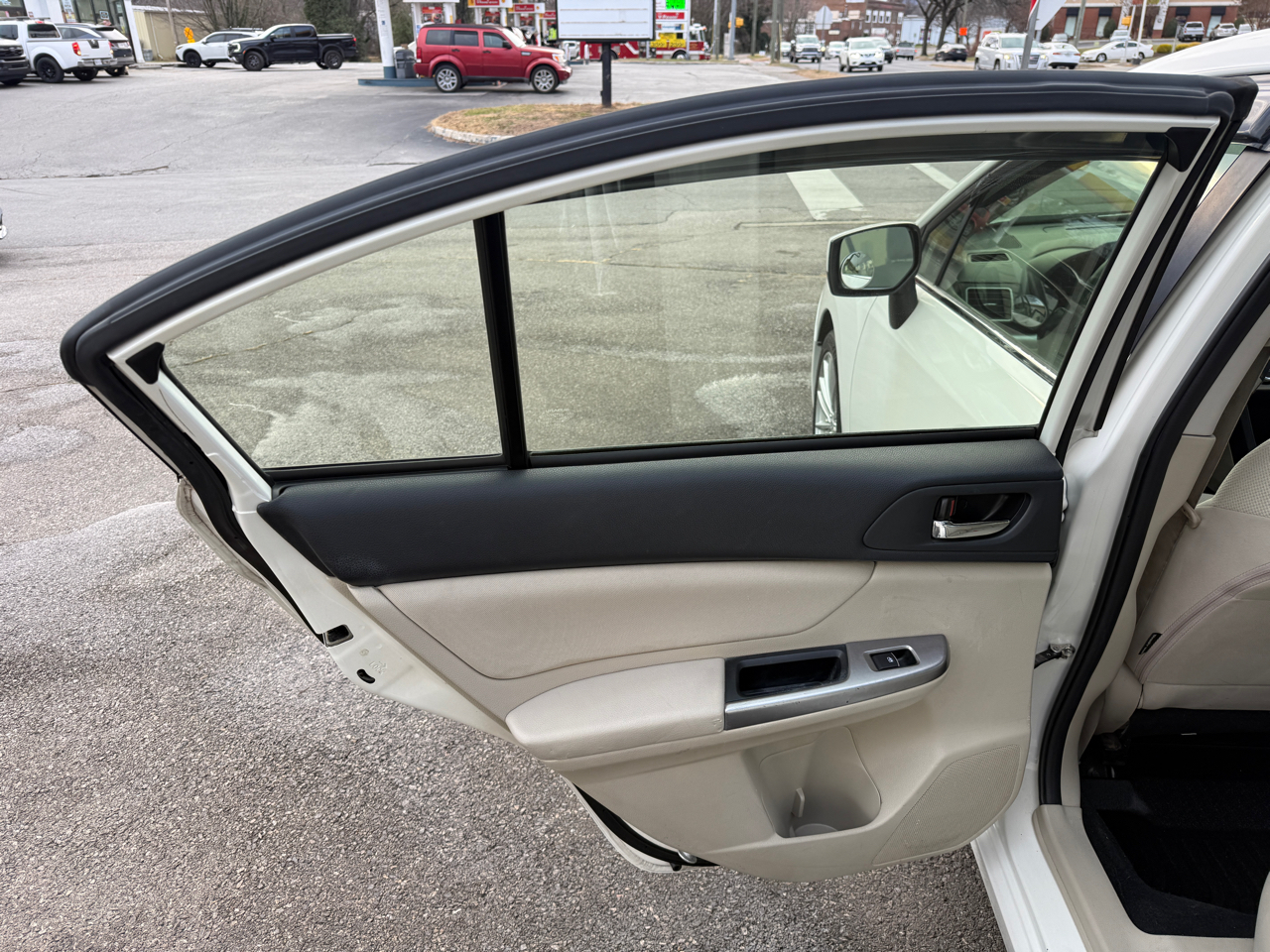 Subaru Impreza 2.0i Premium PZEV 4-Door 2016