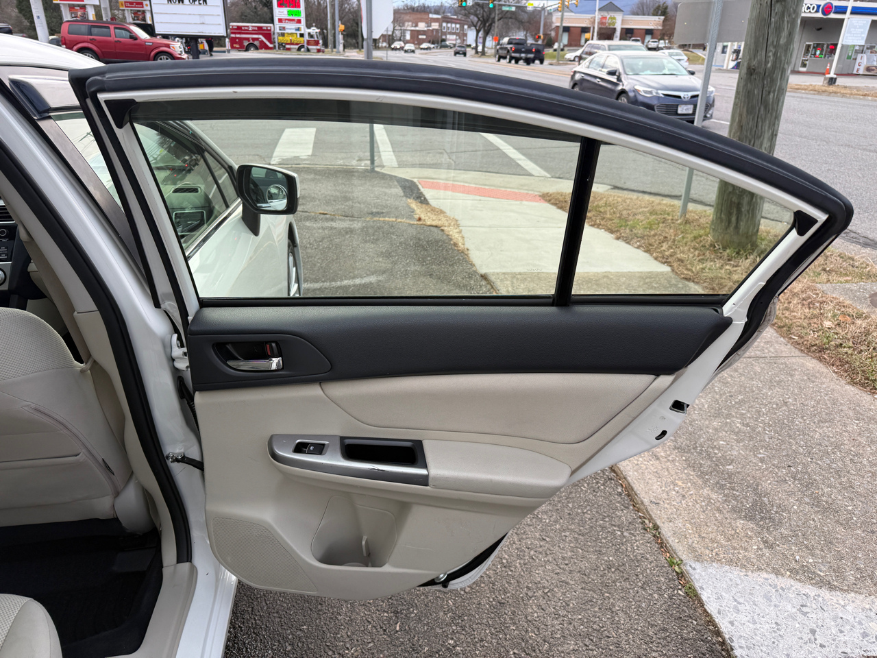 Subaru Impreza 2.0i Premium PZEV 4-Door 2016