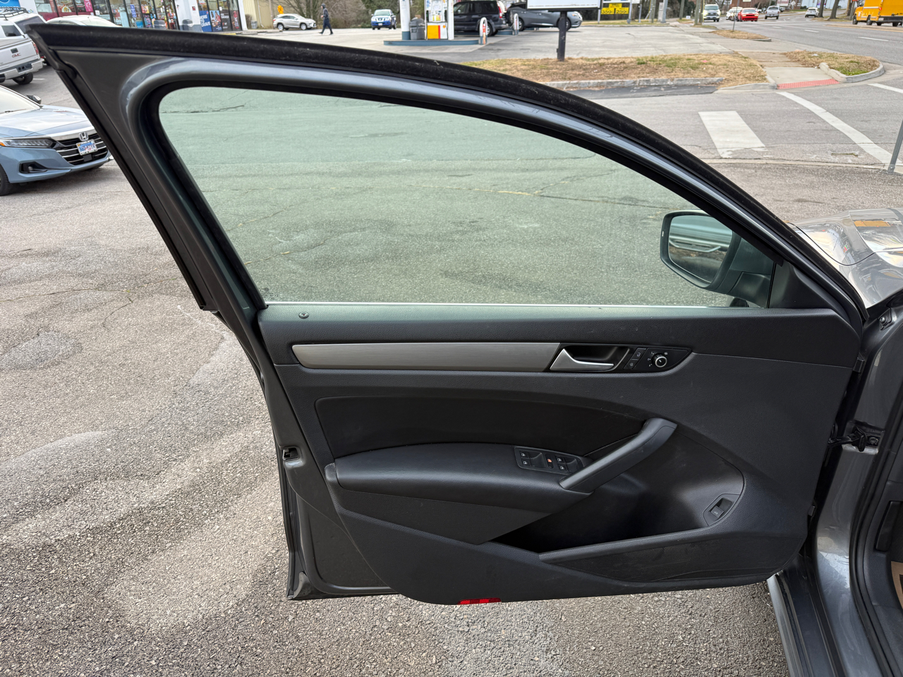 Volkswagen Passat 1.8T SE AT 2015