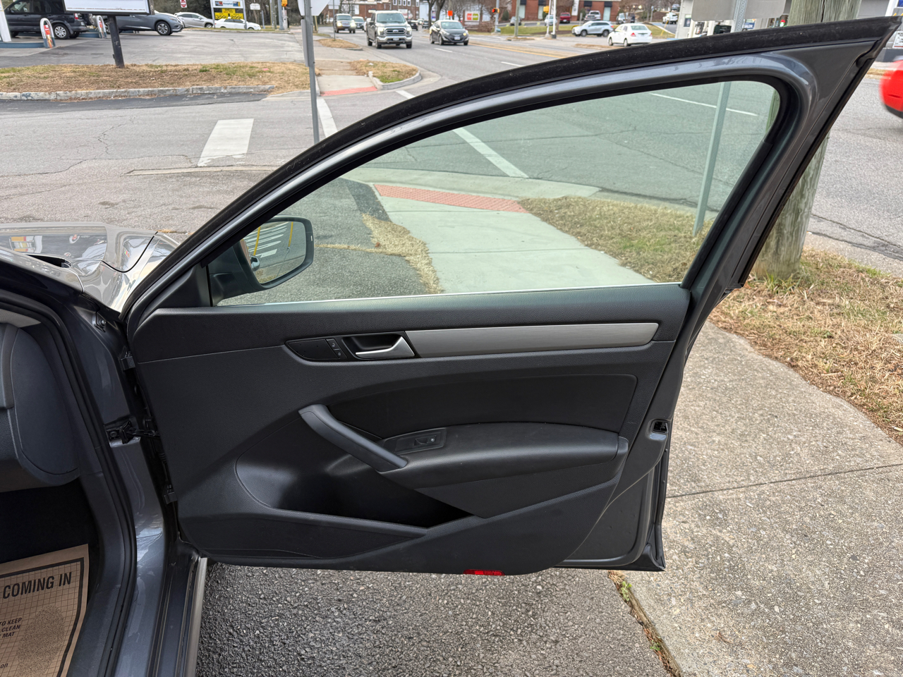 Volkswagen Passat 1.8T SE AT 2015