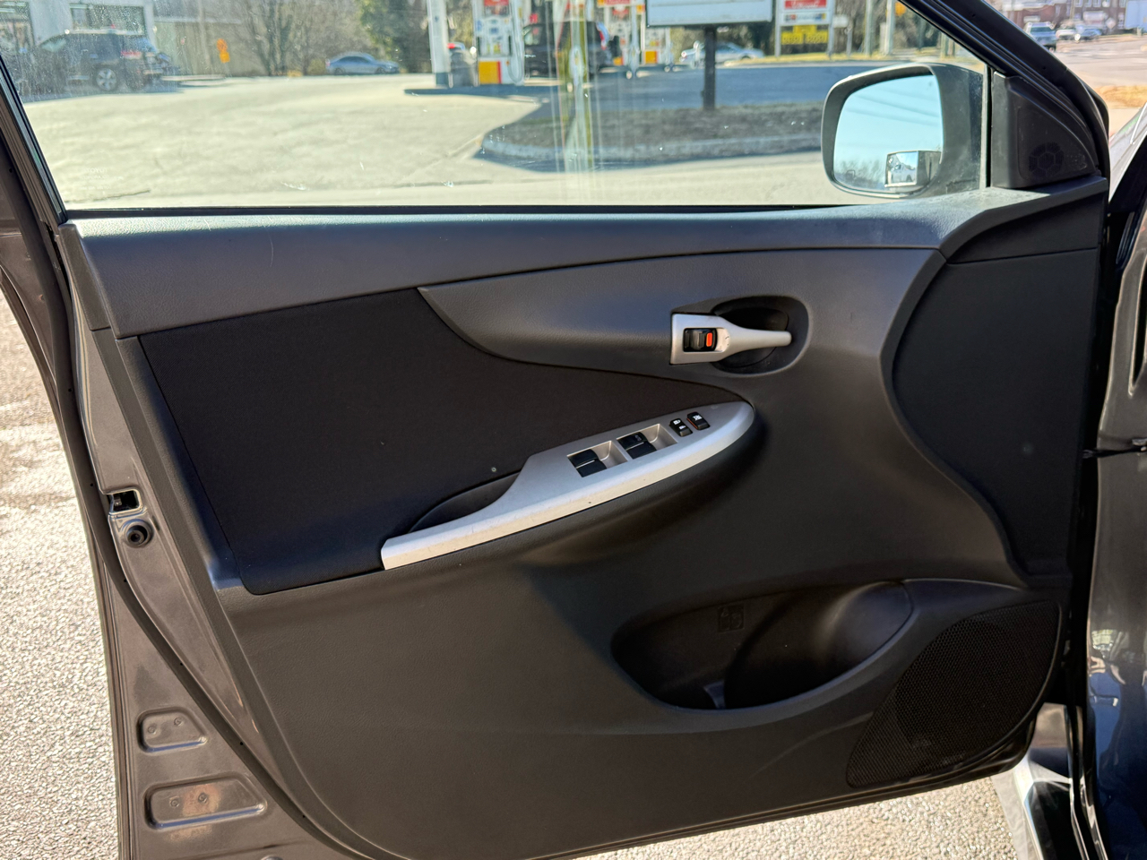 Toyota Corolla 4dr Sdn Auto S (Natl) 2012