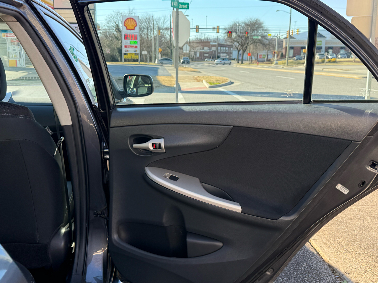 Toyota Corolla 4dr Sdn Auto S (Natl) 2012