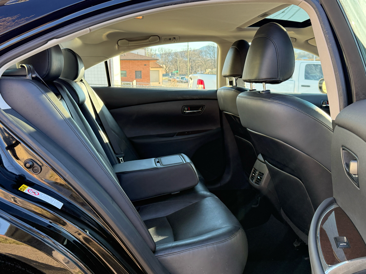 Lexus ES 350 4D Sedan 2011