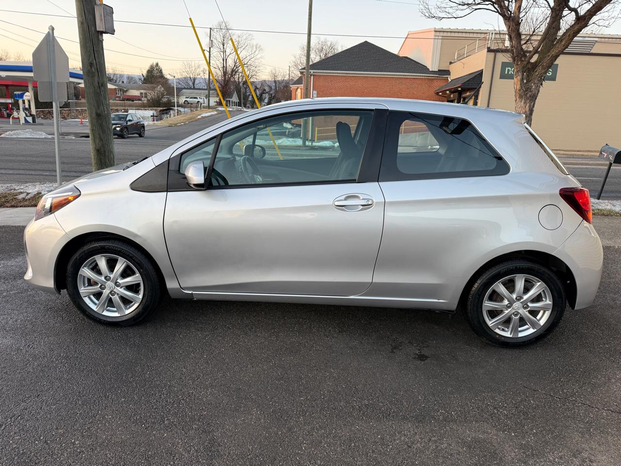 Toyota Yaris L 3-Door AT 2015