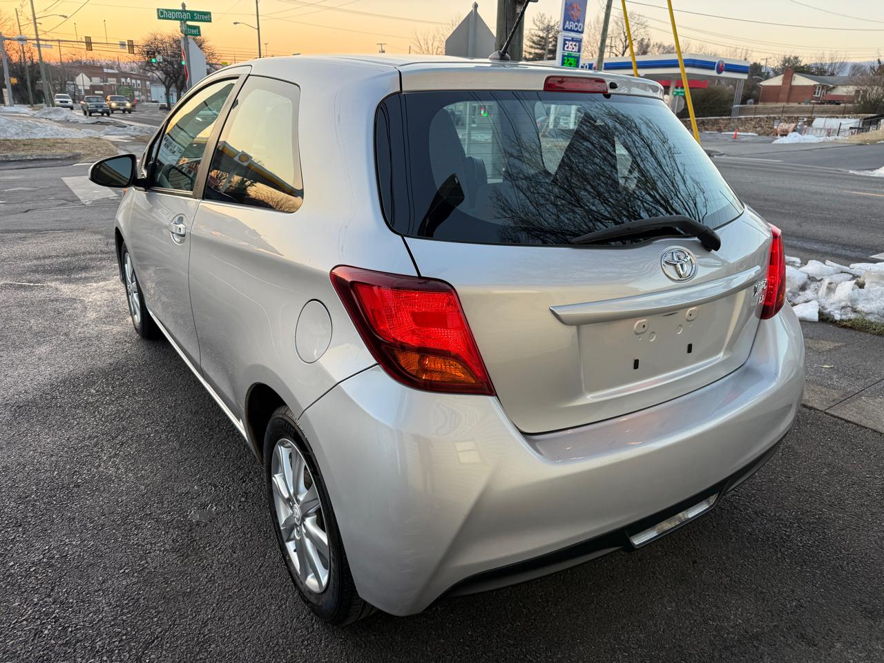 Toyota Yaris L 3-Door AT 2015