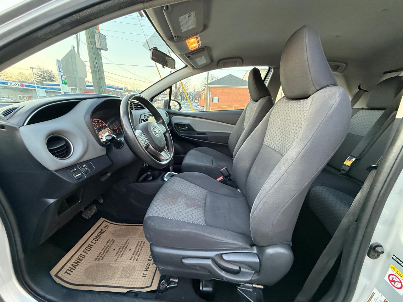 Toyota Yaris L 3-Door AT 2015