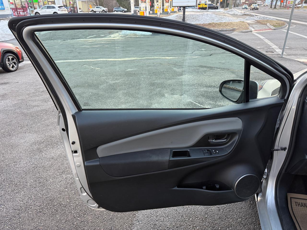 Toyota Yaris L 3-Door AT 2015