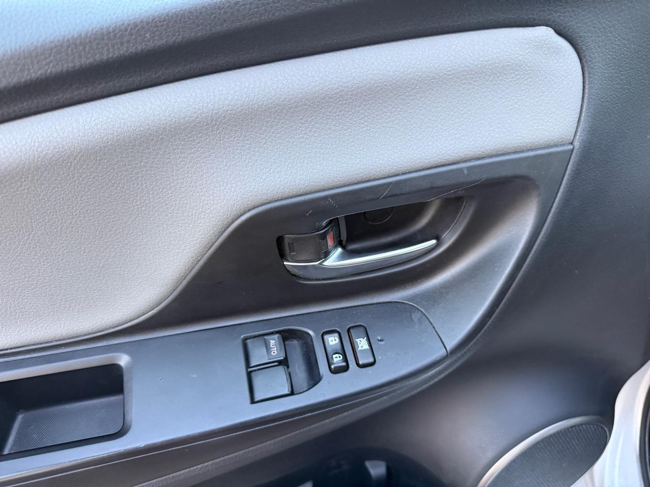 Toyota Yaris L 3-Door AT 2015