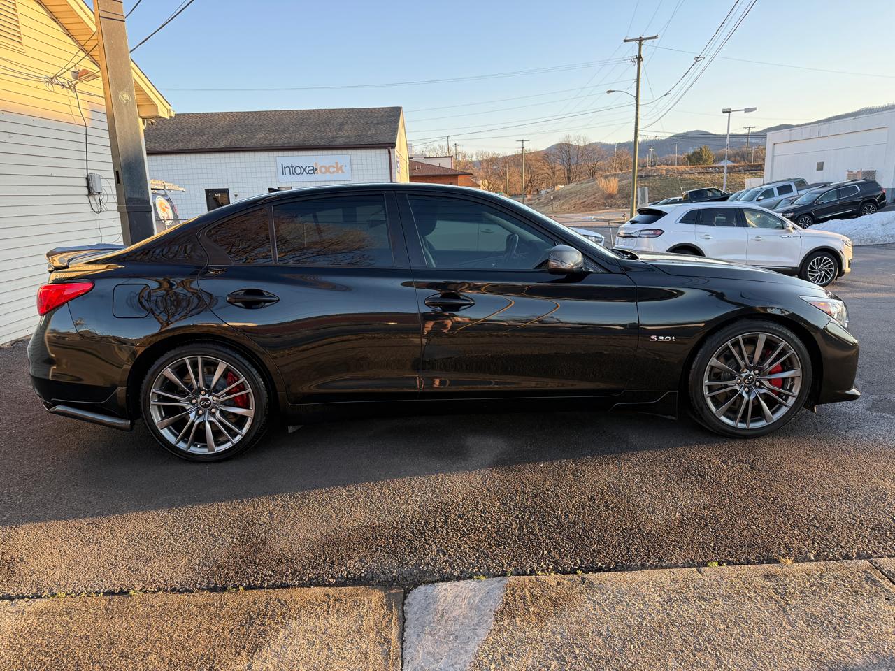 Infiniti Q50 Red Sport 400 2017