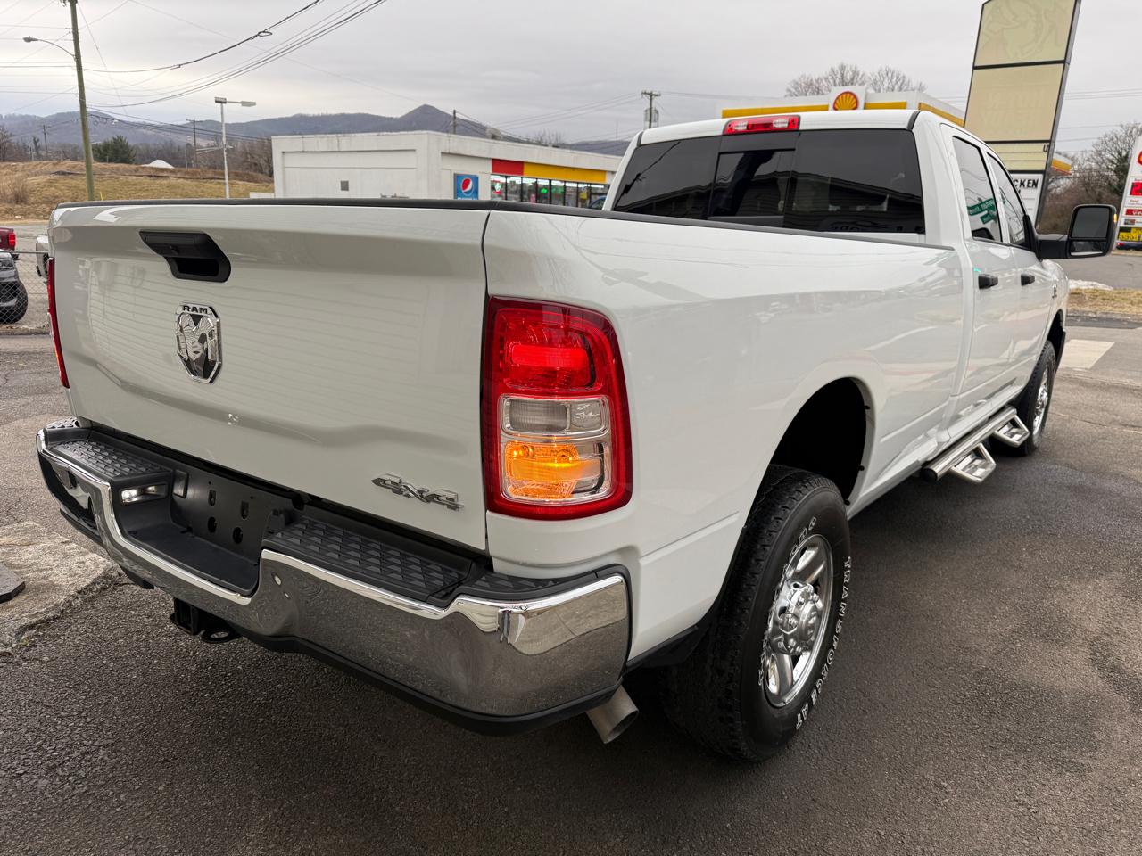 RAM 2500 Tradesman Crew Cab LWB 4WD 2023