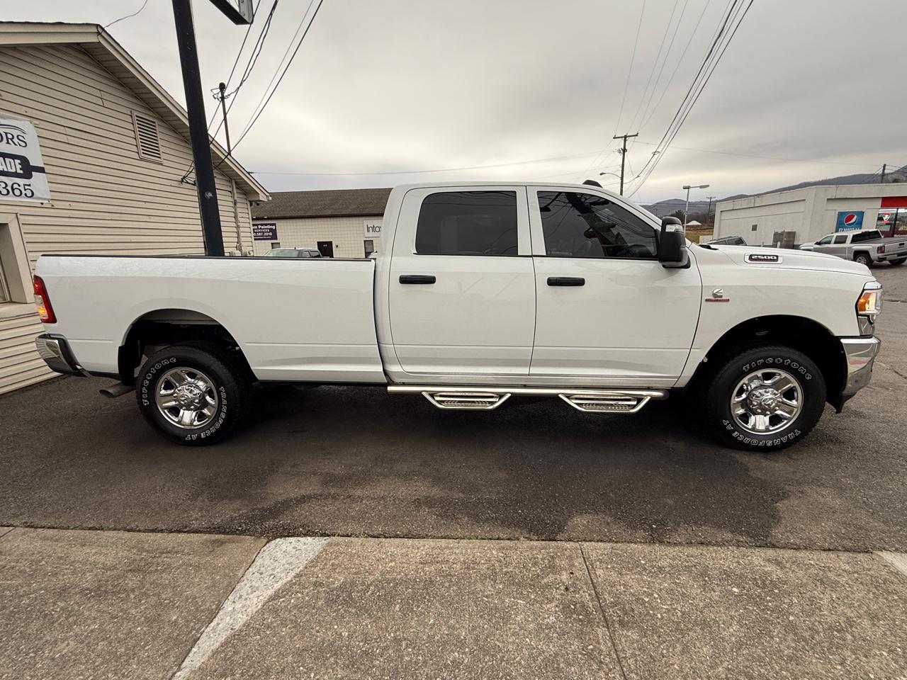 RAM 2500 Tradesman Crew Cab LWB 4WD 2023