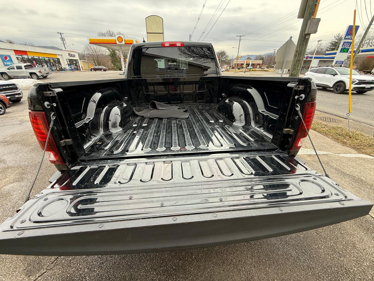 RAM 1500 SLT Quad Cab 4WD 2022