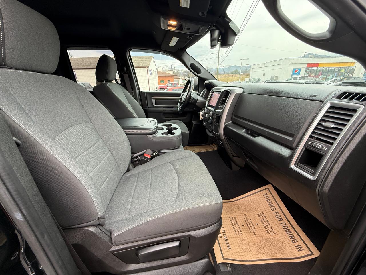 RAM 1500 SLT Quad Cab 4WD 2022