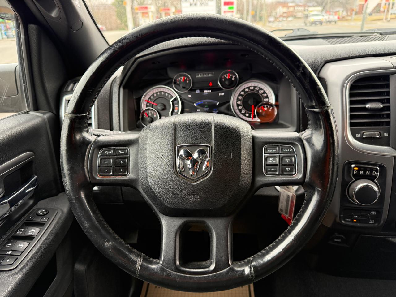 RAM 1500 SLT Quad Cab 4WD 2022