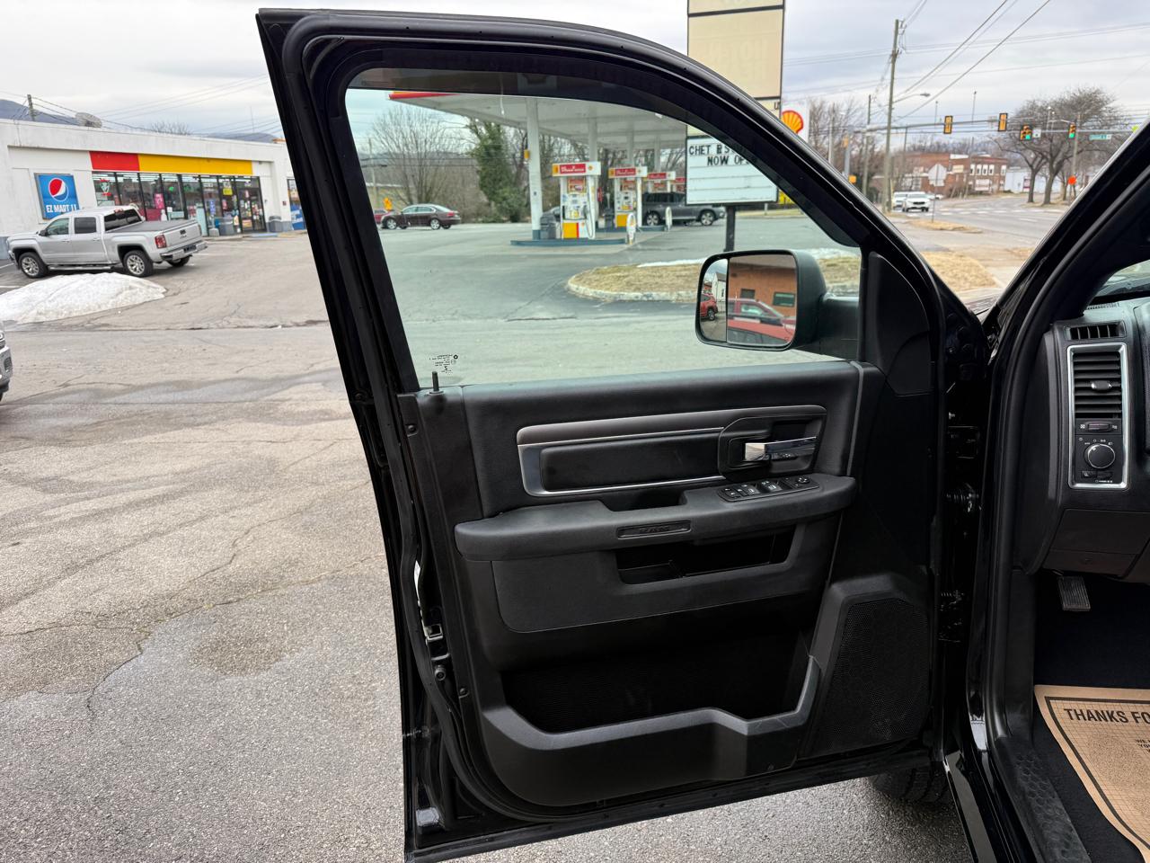 RAM 1500 SLT Quad Cab 4WD 2022