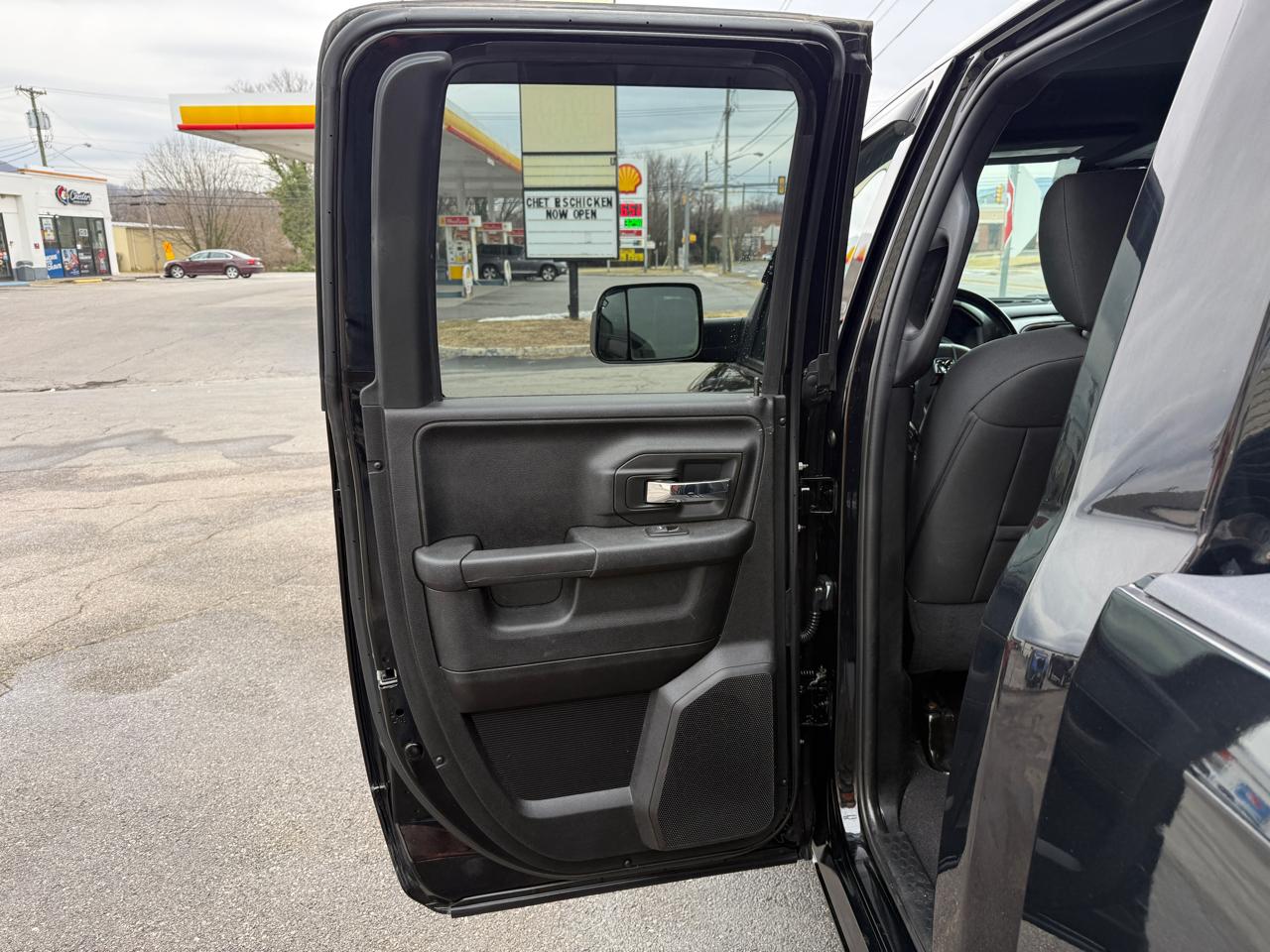 RAM 1500 SLT Quad Cab 4WD 2022