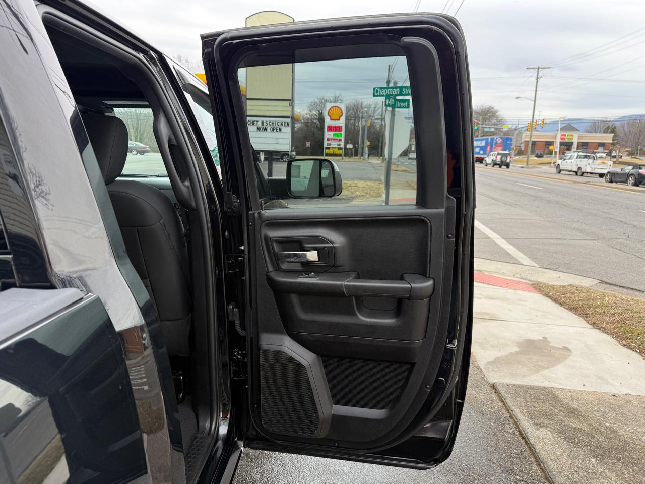 RAM 1500 SLT Quad Cab 4WD 2022