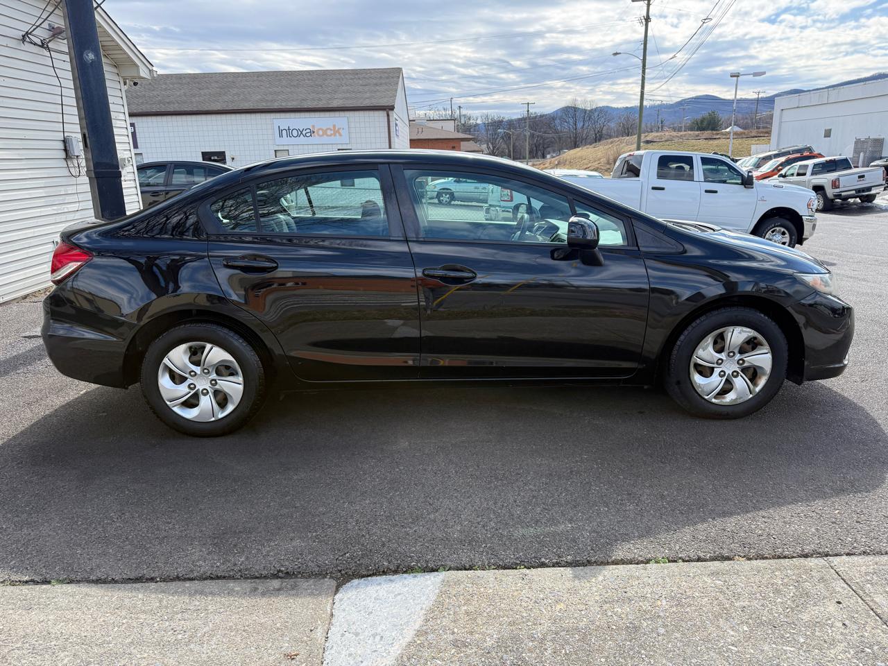 Honda Civic LX Sedan 5-Speed AT 2013