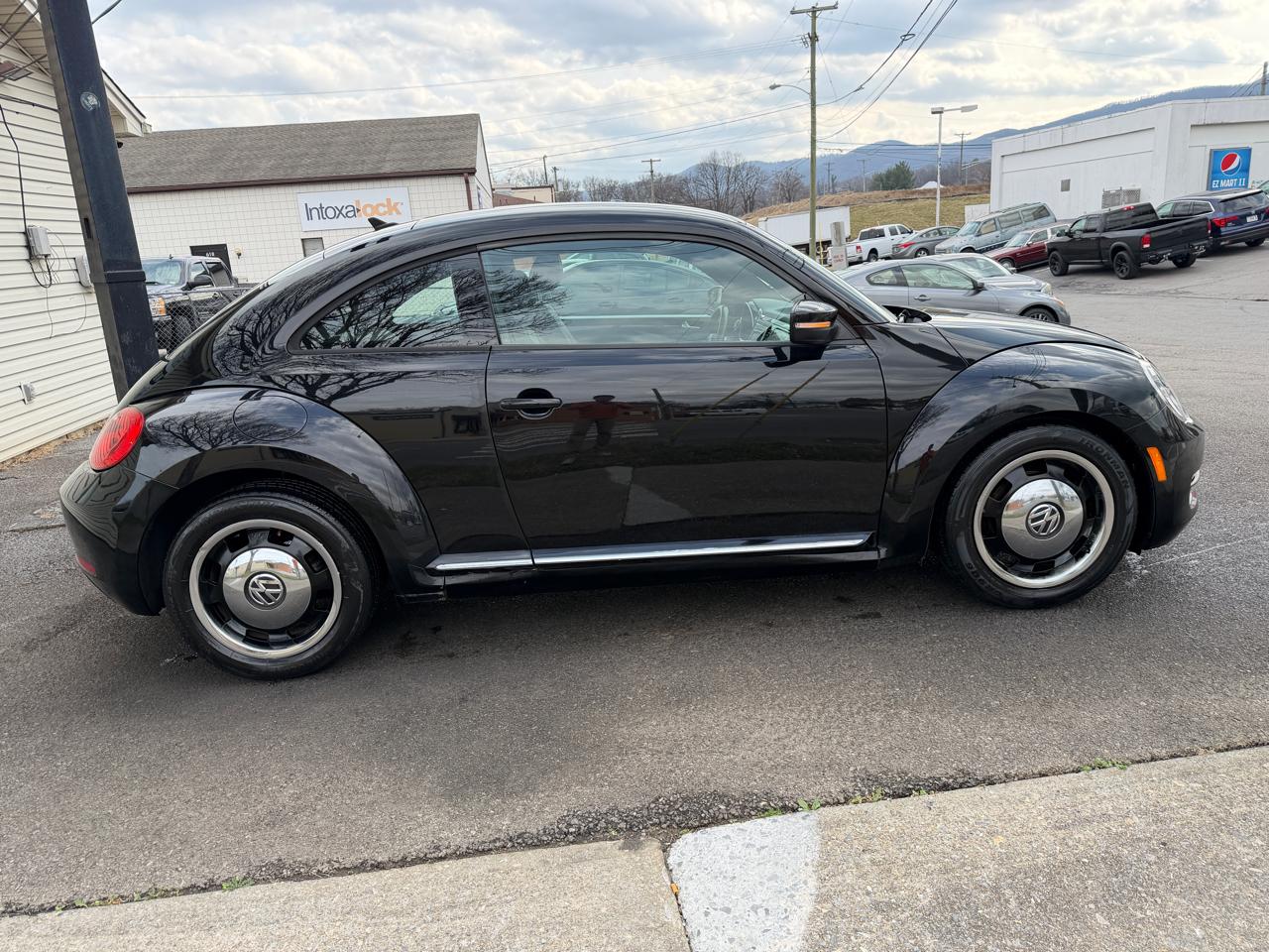 Volkswagen Beetle  2013