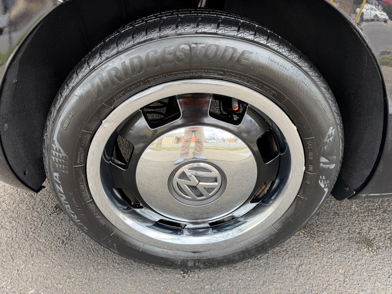 Volkswagen Beetle  2013