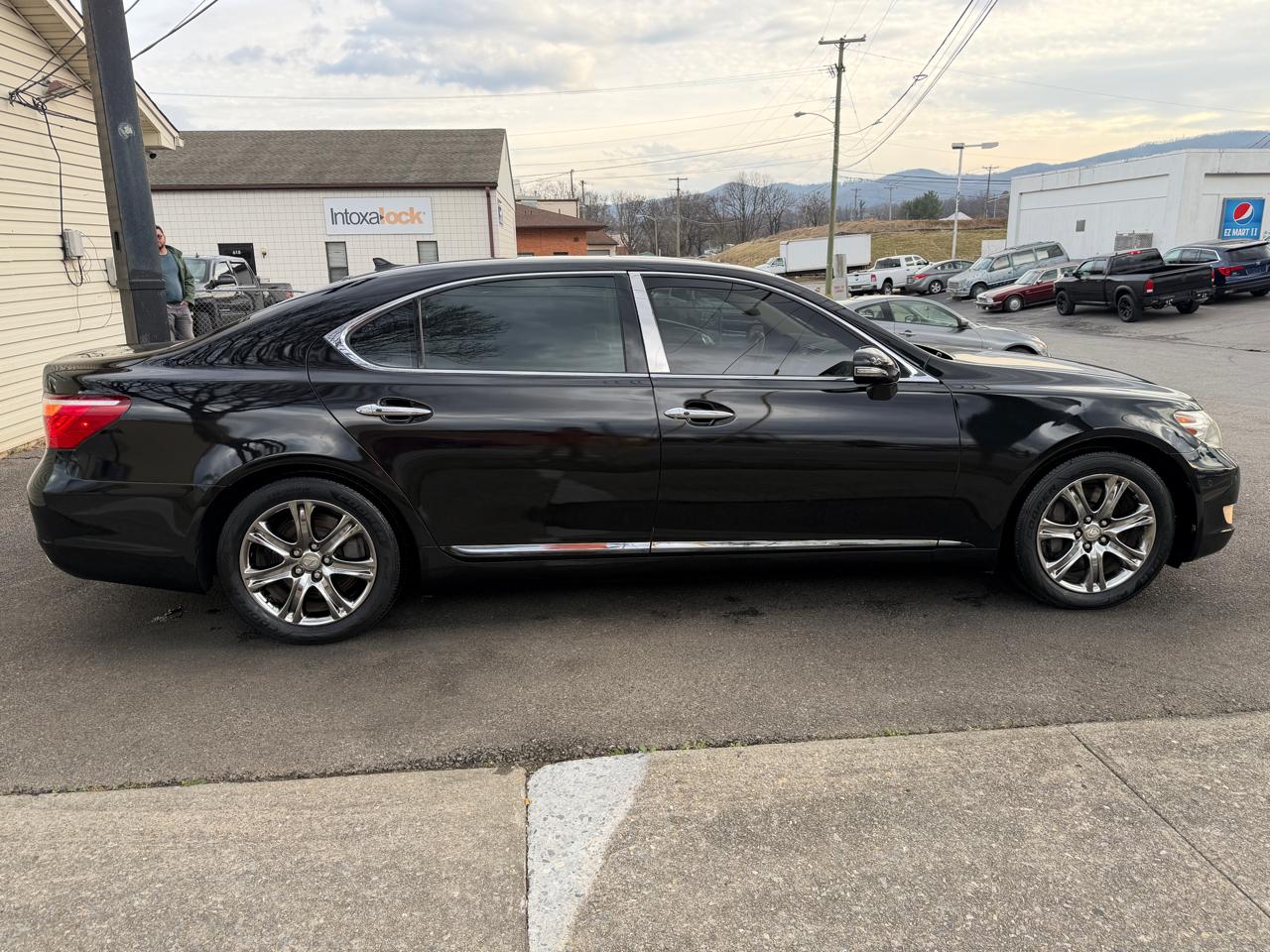 Lexus LS 460 L Luxury Sedan AWD 2012