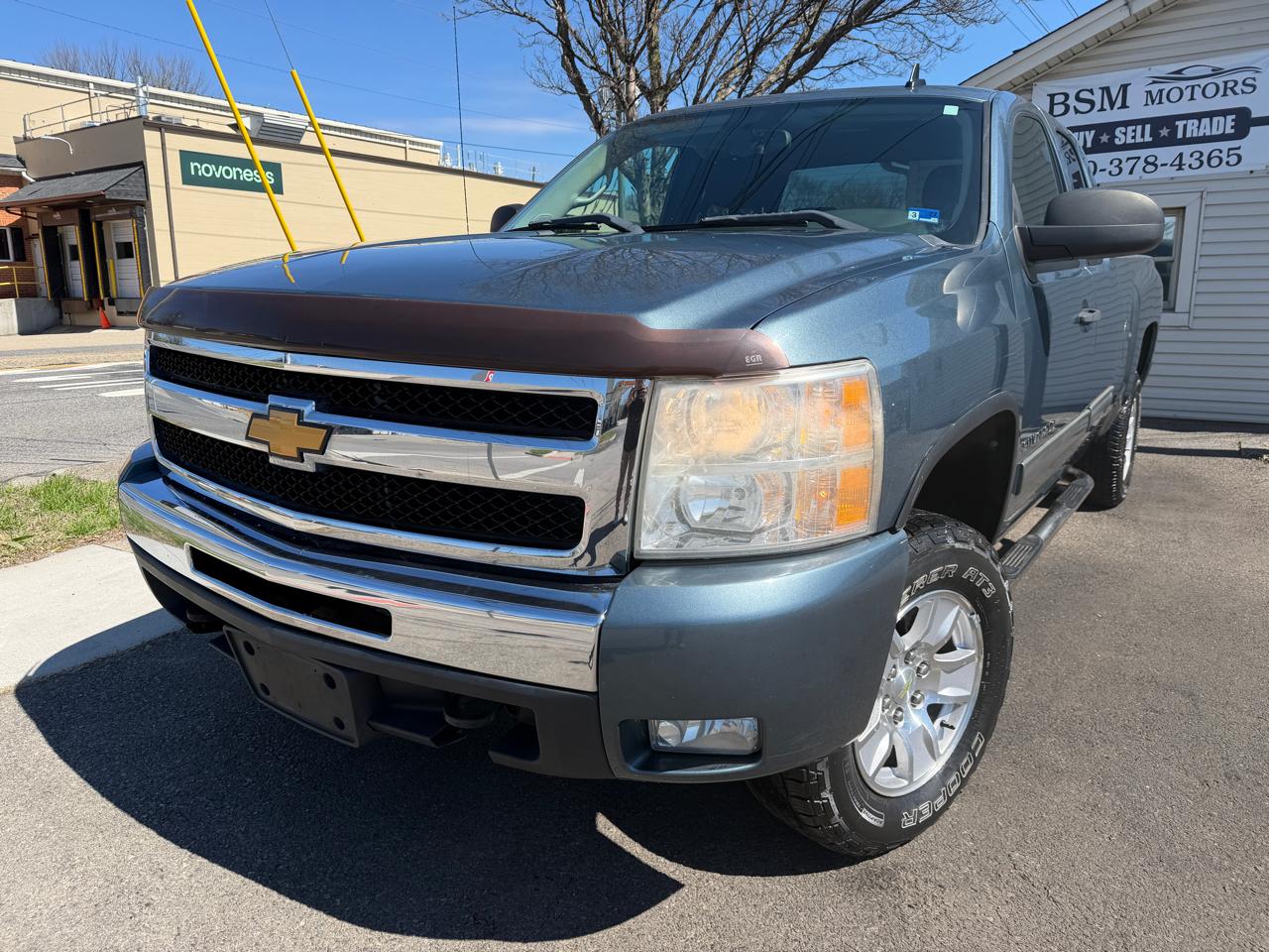 Chevrolet Silverado 1500 LT Ext. Cab Long Box 4WD 2011