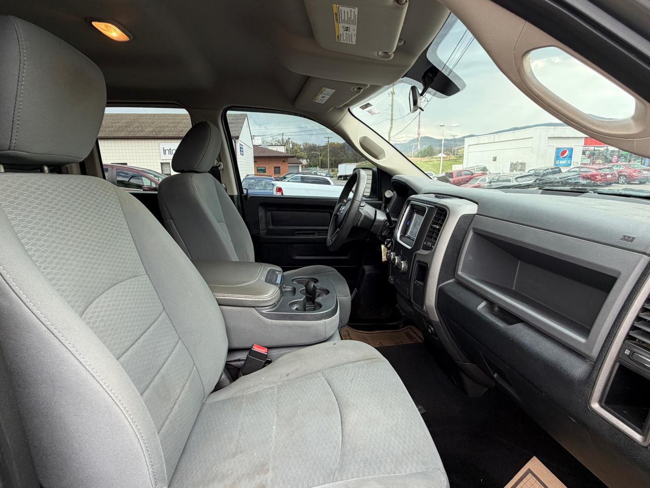 RAM 1500 Tradesman Quad Cab 4WD 2013