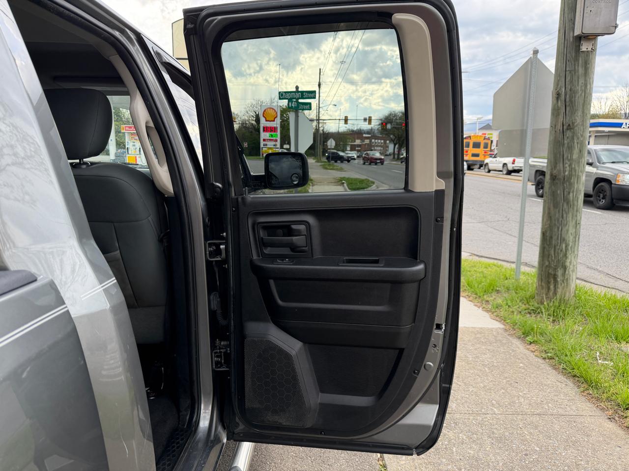 RAM 1500 Tradesman Quad Cab 4WD 2013