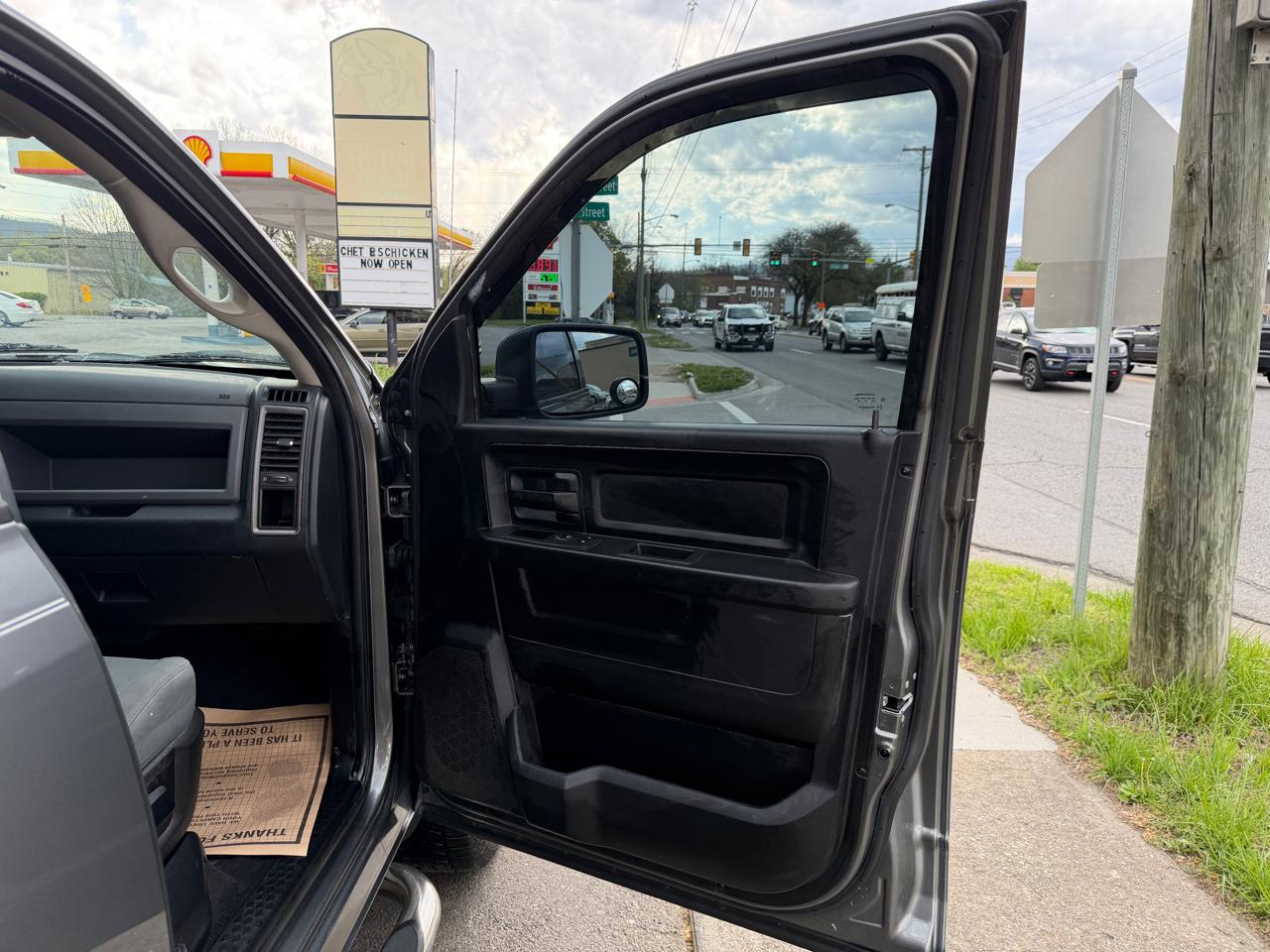 RAM 1500 Tradesman Quad Cab 4WD 2013