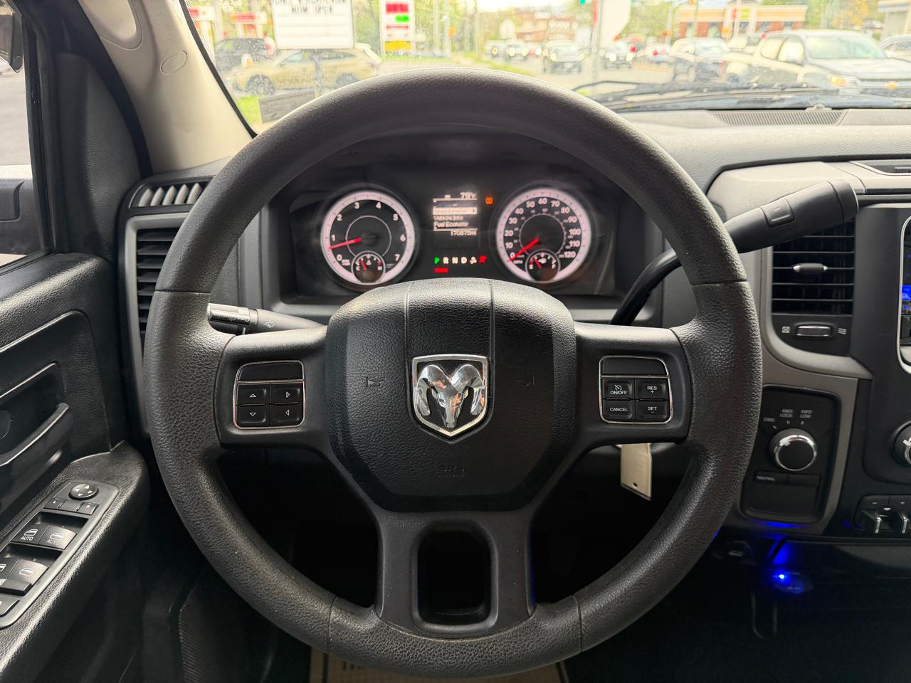 RAM 1500 Tradesman Quad Cab 4WD 2013